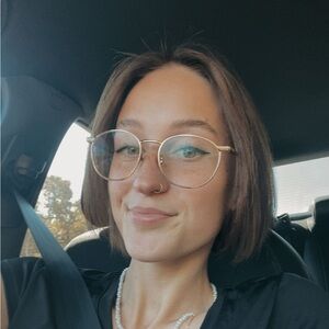 Meet your Posher, Averi